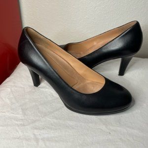 Naturalizer Classic Black Heels